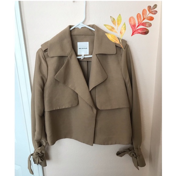 Avec Les Filles Jackets & Blazers - NWOT Avec Les Filles Cropped Trench Coat